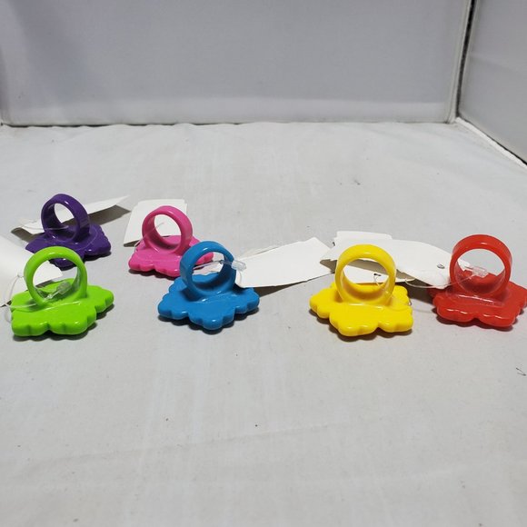 6PC assorted color daisy flower acrylic rings - Picture 6 of 7